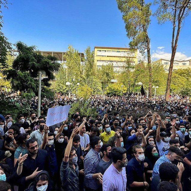 Viele Studierende Protestieren an der Amir Kabir Universität in Teheran