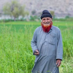 Ein Bauer auf einem Feld in der ehemaligen FATA-Region in Pakistan