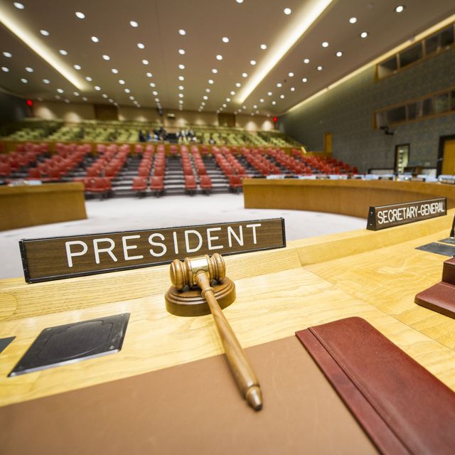 Sitzplatz des Präsidenten im Sicherheitsrat mit Blick in den Plenarsaal