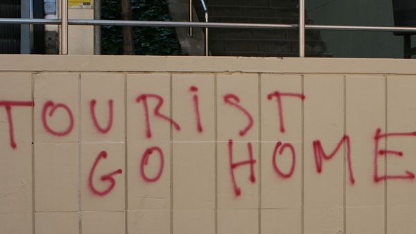 "Tourist go home" - Graffiti in Barcelona