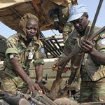UN-Peacekeeper entwaffnen Milizionäre (© UN Photo/Basile Zoma)