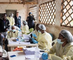 Die Weltgesundheitsorganisation (WHO) bietet kostenlose Gesundheits-Checks wie hier im Kongo an (Foto: WHO)
