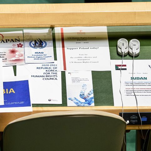 Auslage der Unterlagen zur Bewerbung der Staaten in den UN-Menschenrechtsrat vor der Wahl in der Generalversammlung.