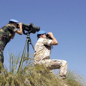 Peacekeeper der United Nations Military Observer Group in India and Pakistan (UNMOGIP) beobachten die Grenze zwischen Indien und Pakistan.