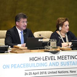 Hochrangiges Treffen in der Generalversammlung zu Peacebuilding und Sustaining Peace (UN Photo/Evan Schneider)