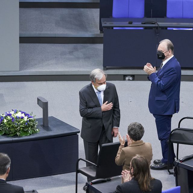 UN-Generalsekretär António Guterres erhält Applaus nach seiner Rede im Deutschen Bundestag. 