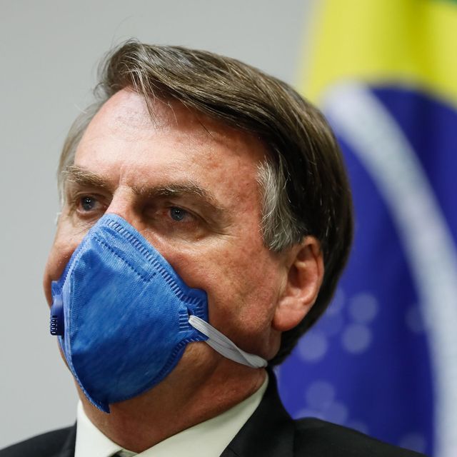 Der Präsident Brasiliens Jair Bolsonaro erkrankte im März selbst an COVID-19, bestreitet aber nach wie vor die Aggressivität des Virus.