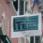 Schild "International Tribunal on Evictions"