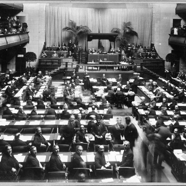 Blick in die Halle der Delegierten während der ersten Versammlung des Völkerbunds. 