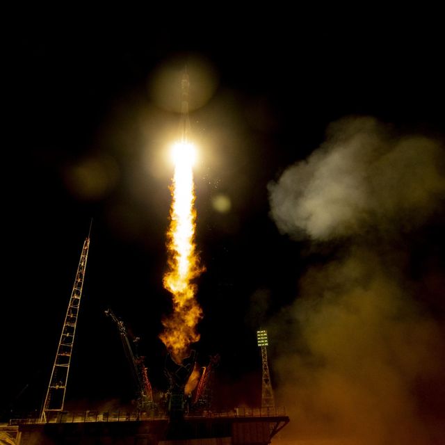 Astronauten auf dem Weg zur Internationalen Raumstation ISS